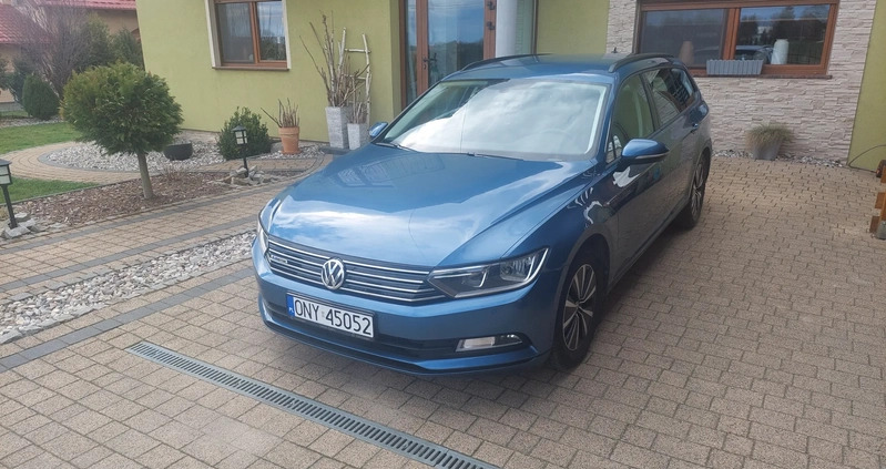 Volkswagen Passat cena 52000 przebieg: 238000, rok produkcji 2017 z Nysa małe 301